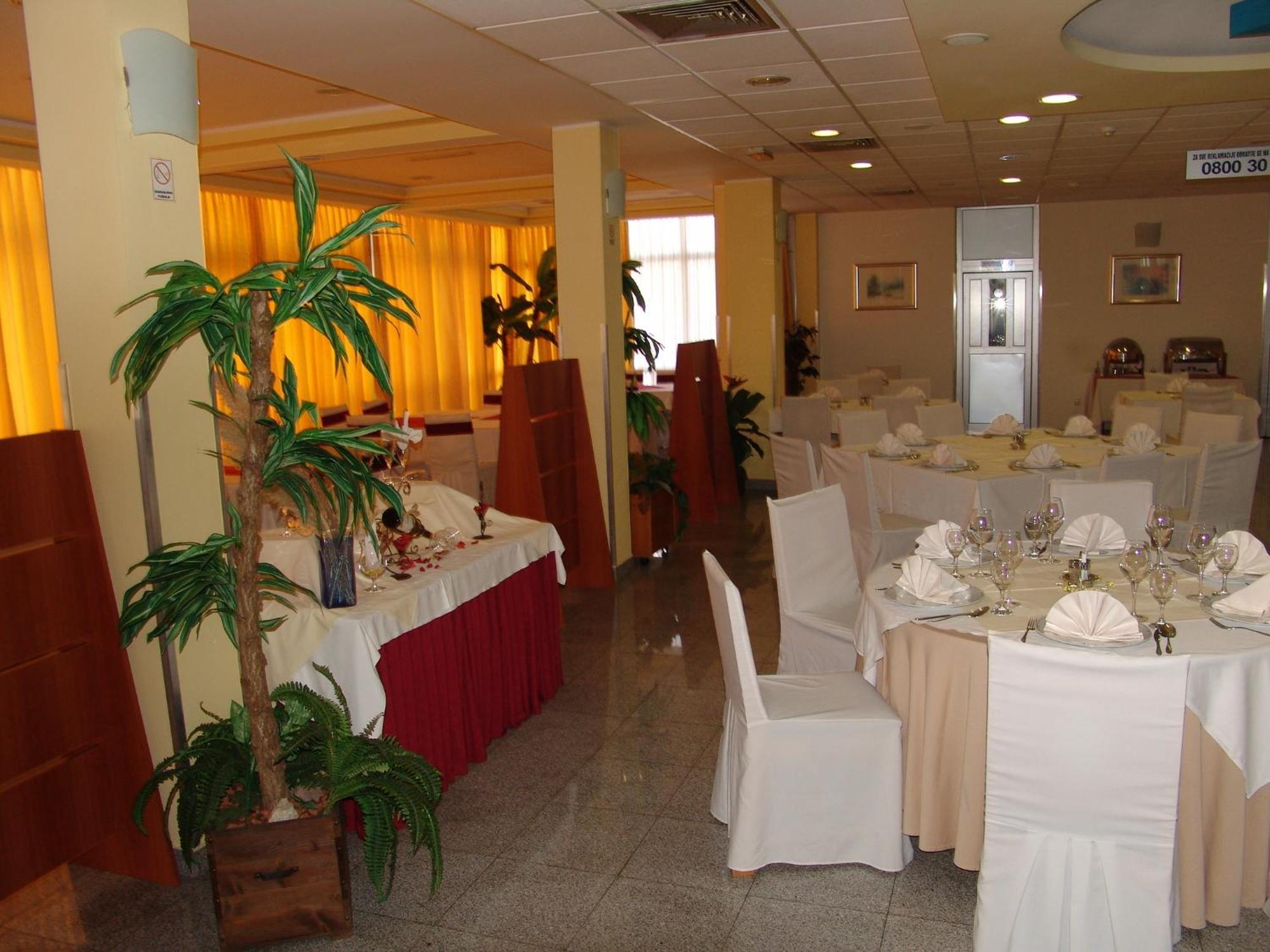 Hotel Zovko Σλαβόνσκι Μπροντ Εξωτερικό φωτογραφία